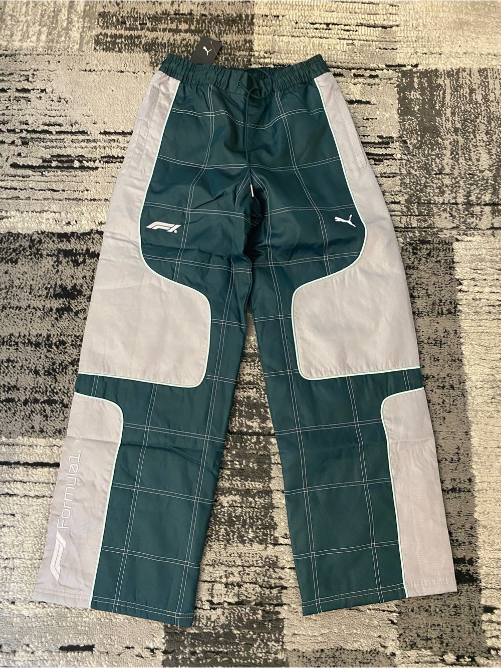 New Men's Puma F1 Lifestyle Racing Pants Sz. Small S Green Terrain Racing $120
